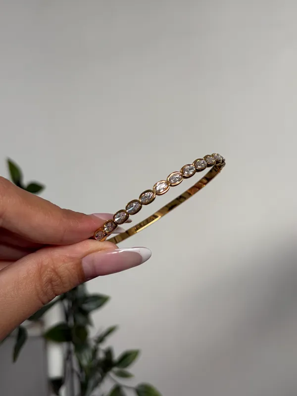 Elara Halo Bangle