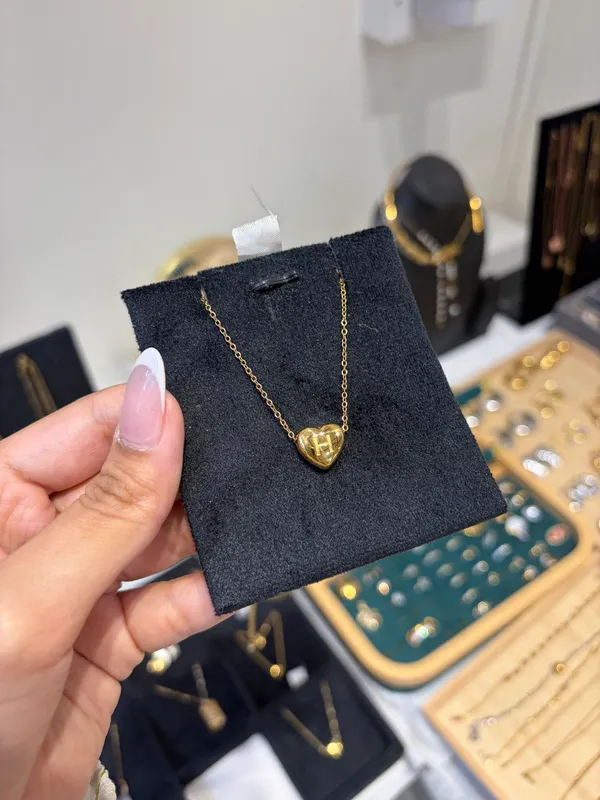 Heart Pendant Necklace (H)