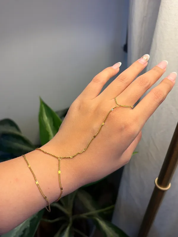 Dainty hand chain