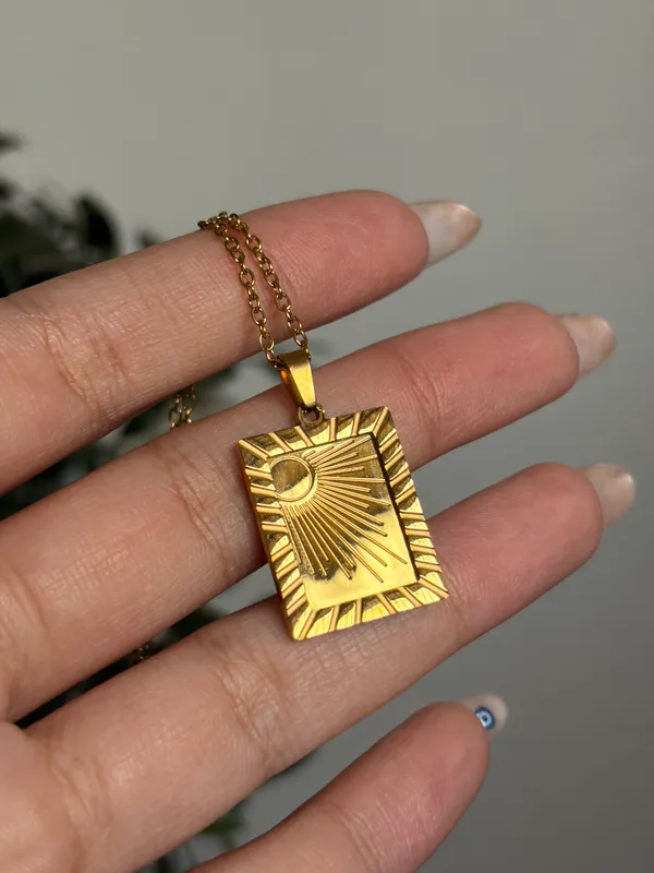 Golden Horizon Necklace ☀️