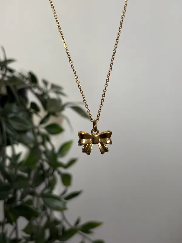 Bow necklace