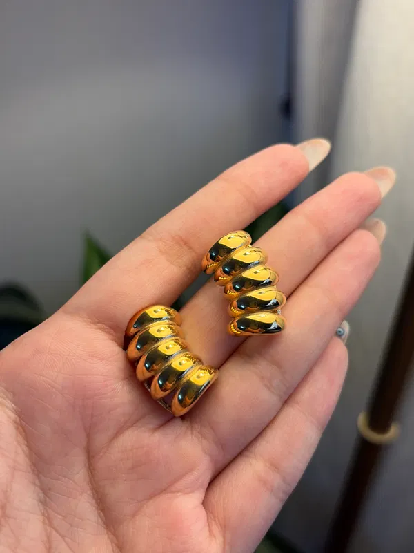 Rivelle Twist Earring