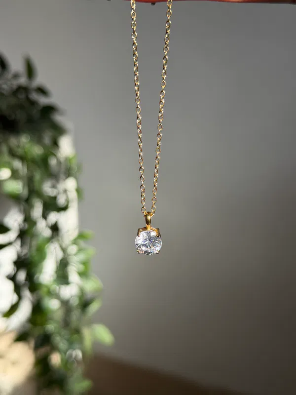 Aira Solitaire Necklace